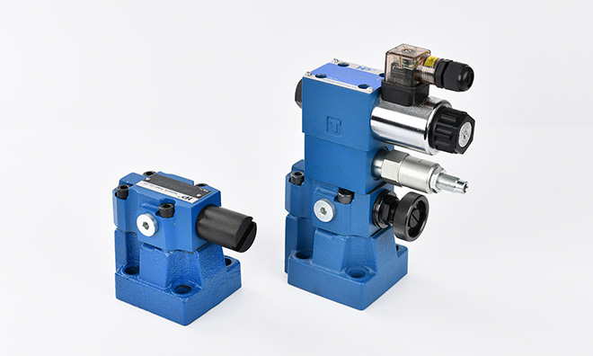 如何根據系統壓力波動調整壓力閥的響應速度？